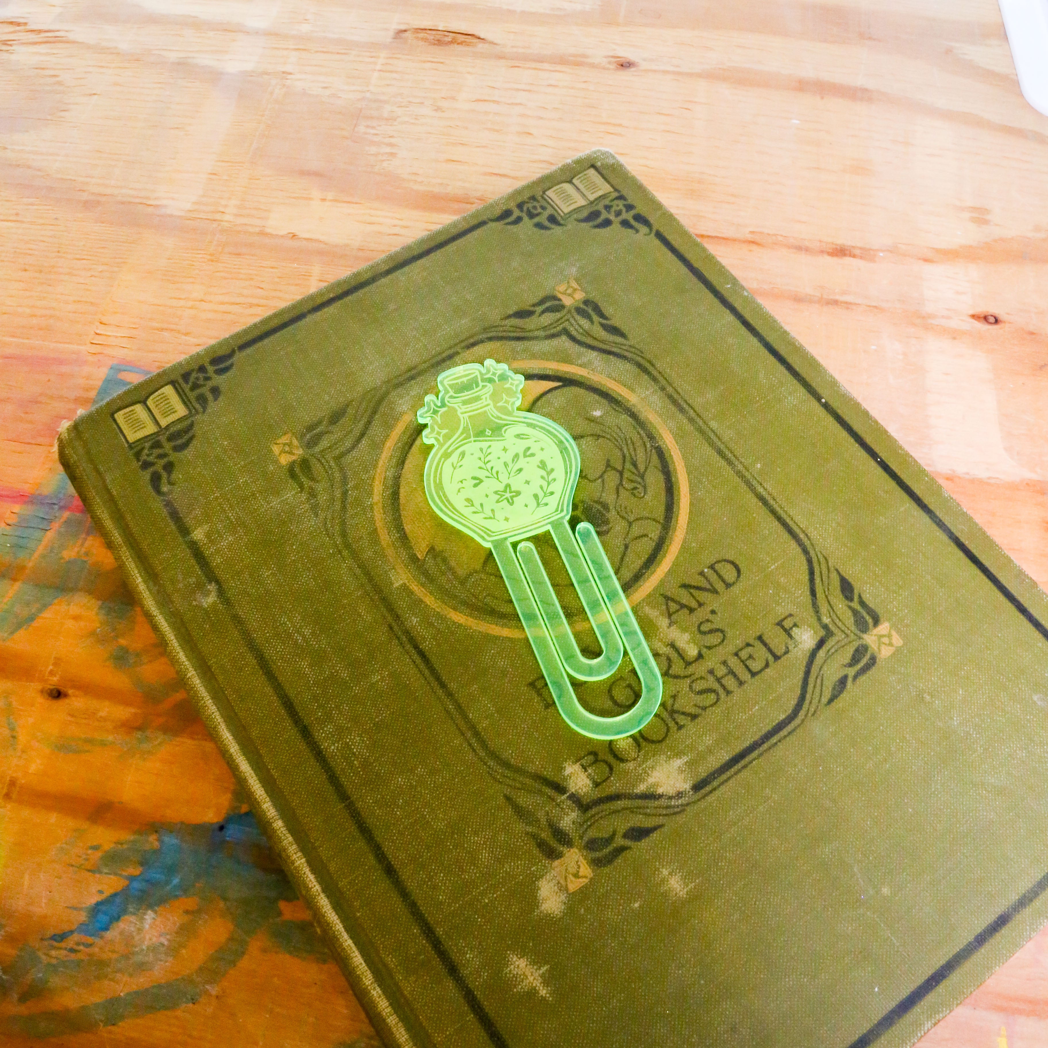 📎 Acrylic Jumbo Paperclip Bookmark